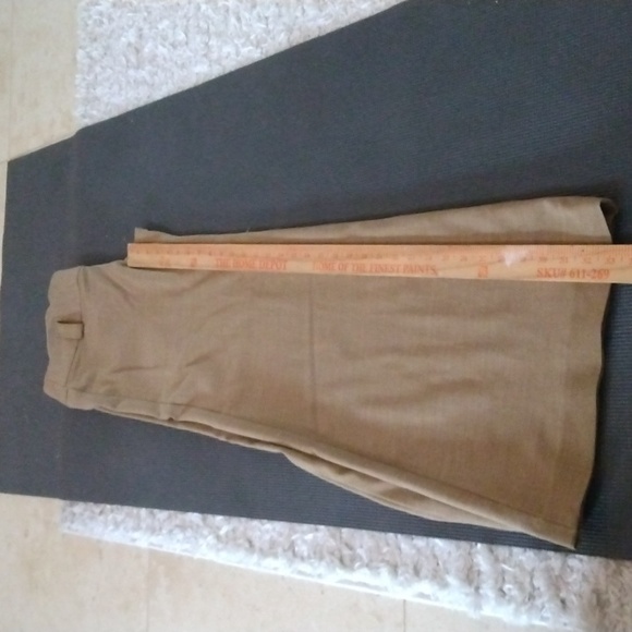 Alice + Olivia Pants. - Picture 10 of 11